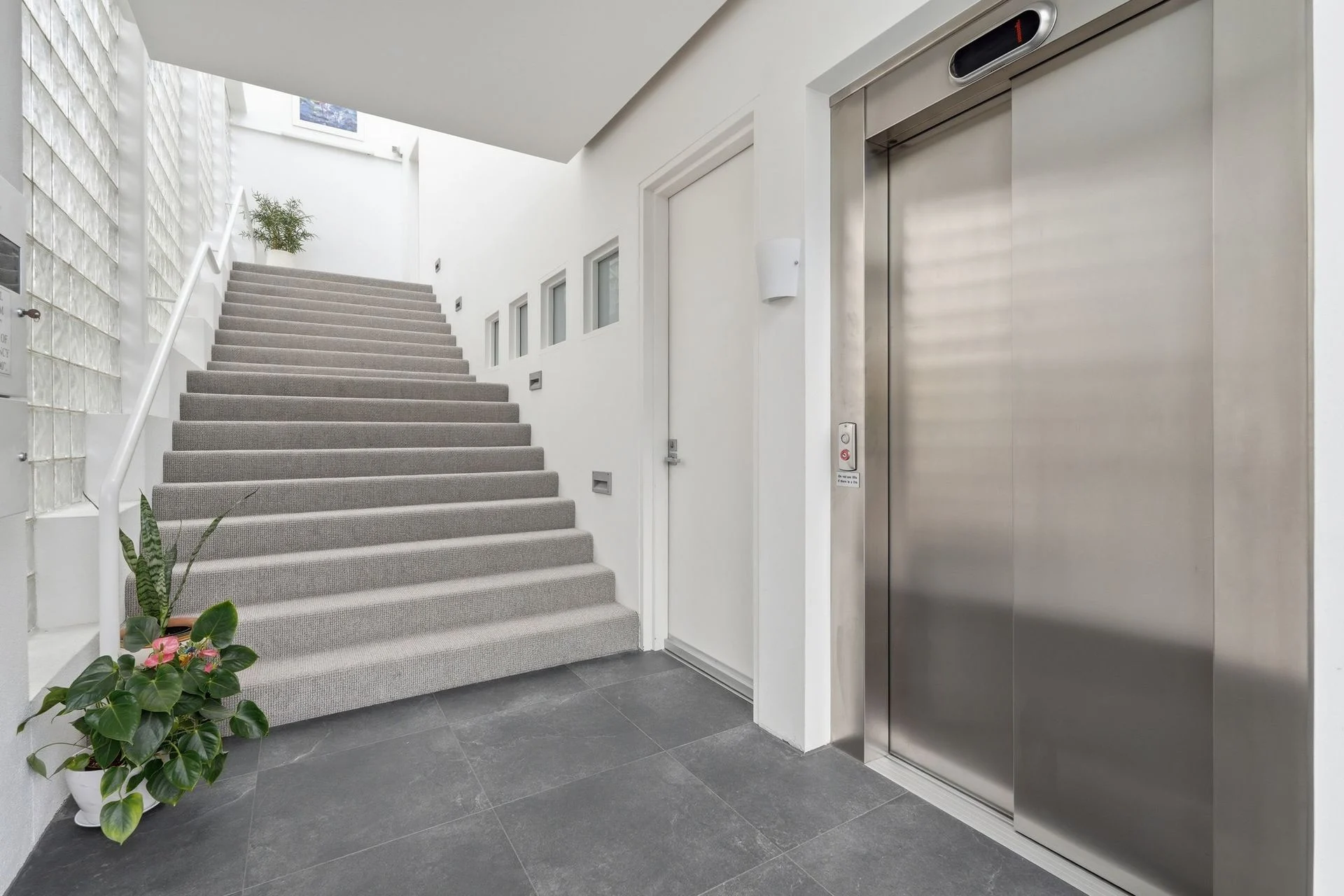 55B Sandy Bay Road, Battery Point - Thumbnail 2
